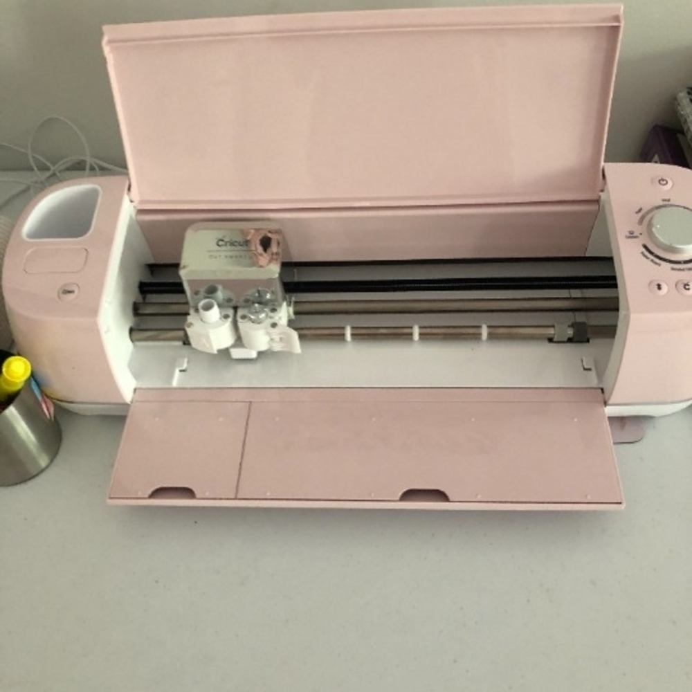 Cricut Crafting Machine in Soft Pink